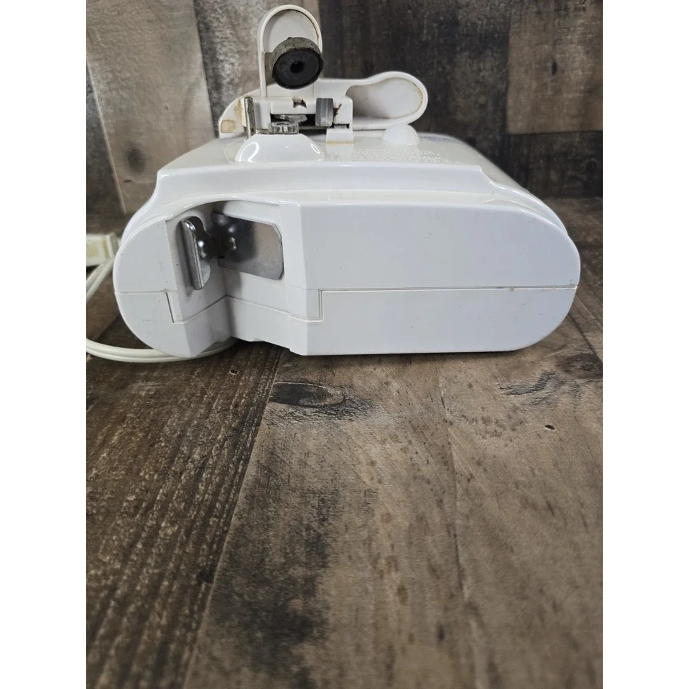 Black & Decker SpaceMaker Under Cabinet Electric Can Opener White EC85 Type 1